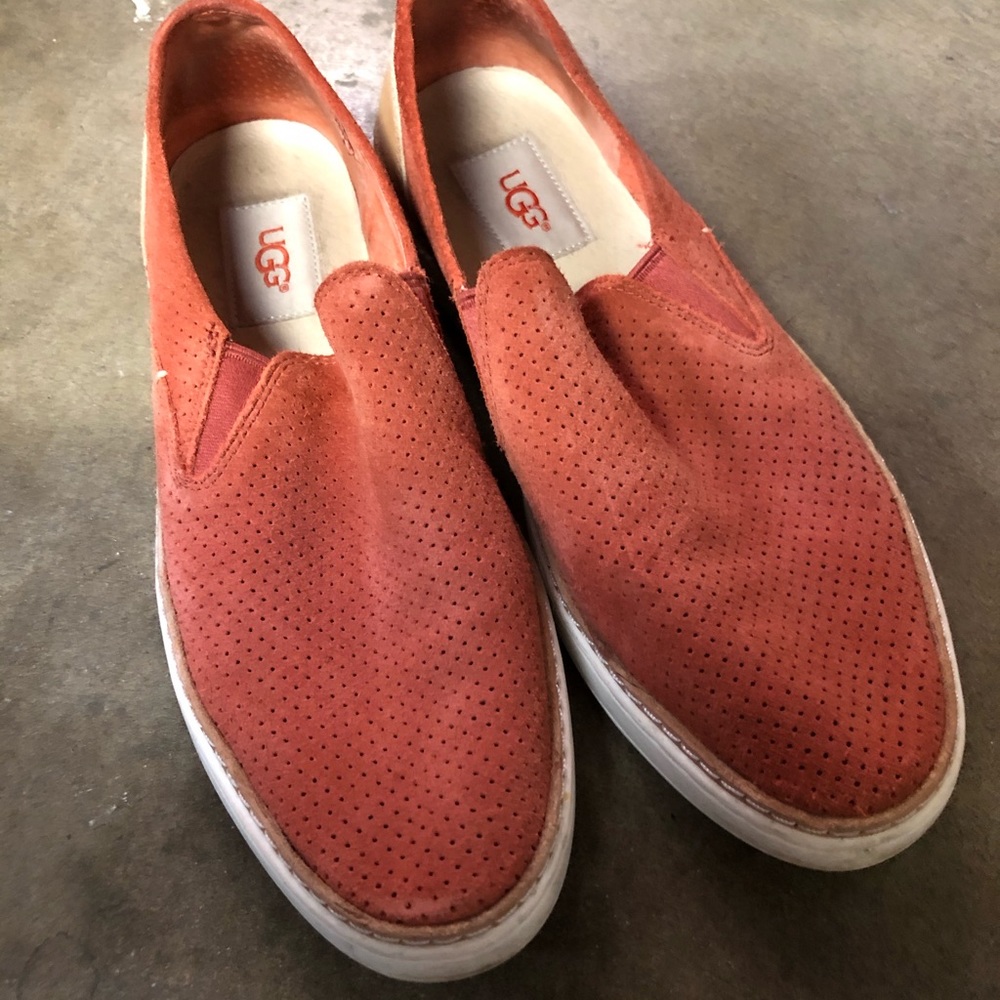 UGG: Adley Slip On Sneaker (7.5)